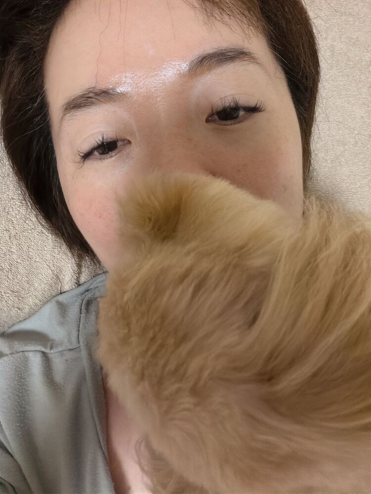 顔を寄せてくるコタ